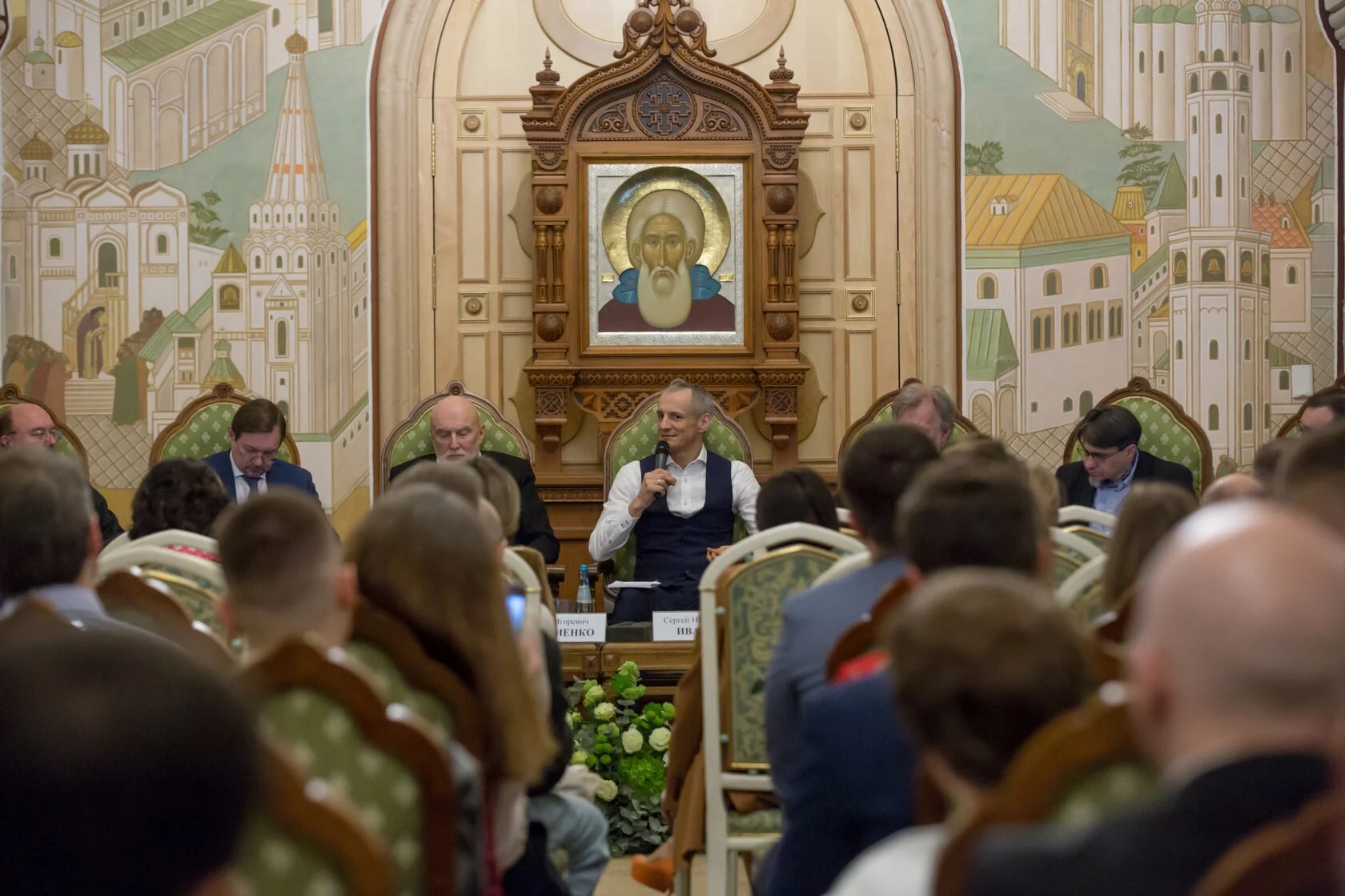 «Вера и Дело»: в Москве прошла первая конференция о ценностях, экономике и ответственности лидеров