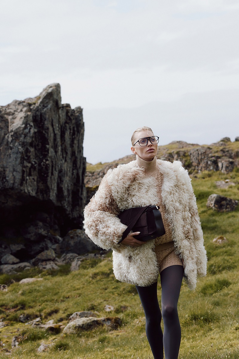 Сумка из меха в новой коллекции EKONIKA FW’25/26: лёд и пламя
