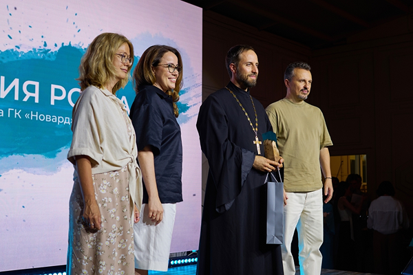 О. Стефан Домусчи с сотрудниками ГК «Новард» и А. А. Илиопуло