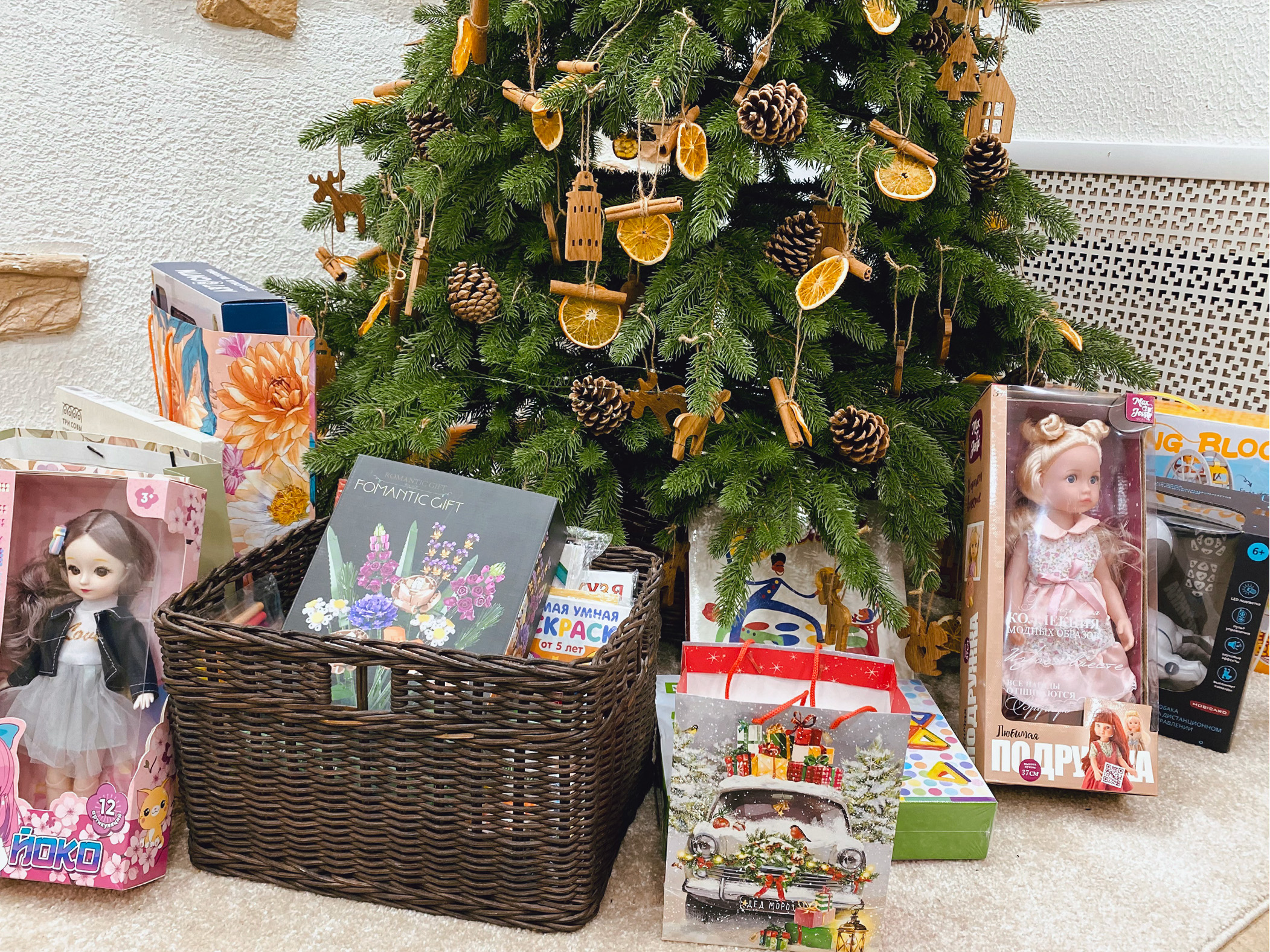 Место сбора подарков для подопечных фонда