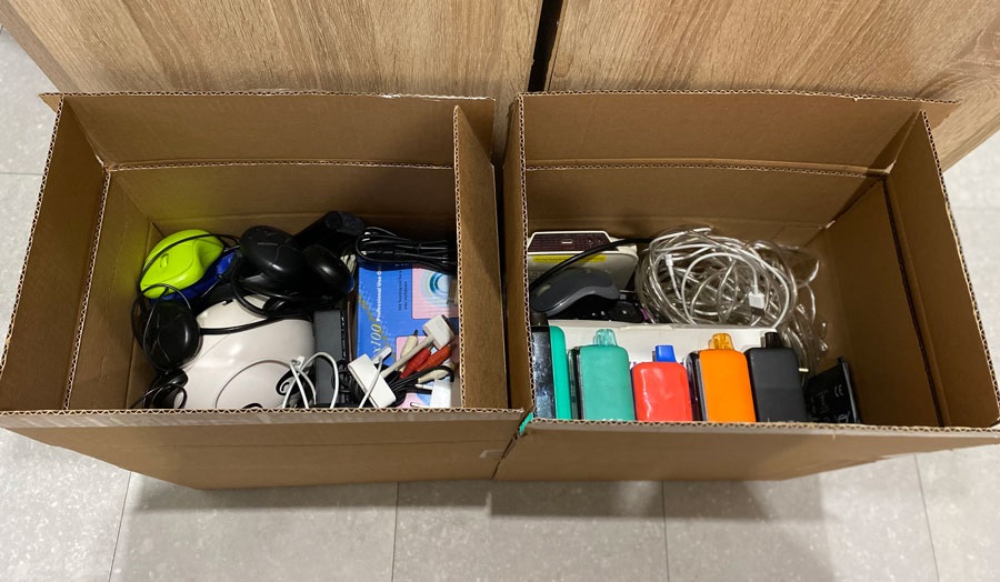 Старая техника в коробках